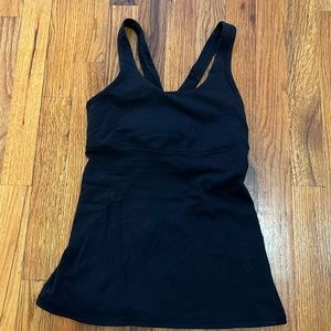 Black lululemon tank/ gently worn/ has lint fibers on it